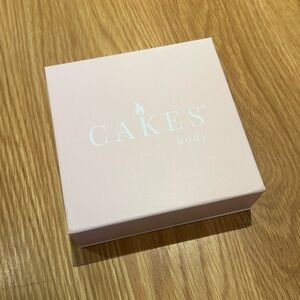 Cakes Grippy Non-Adhesive Triangle Covers